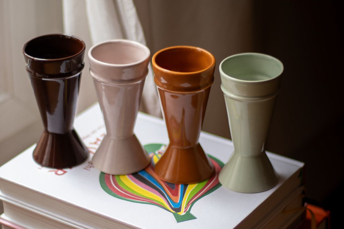 "Every French household has these porcelain cups at home." – Marie France
